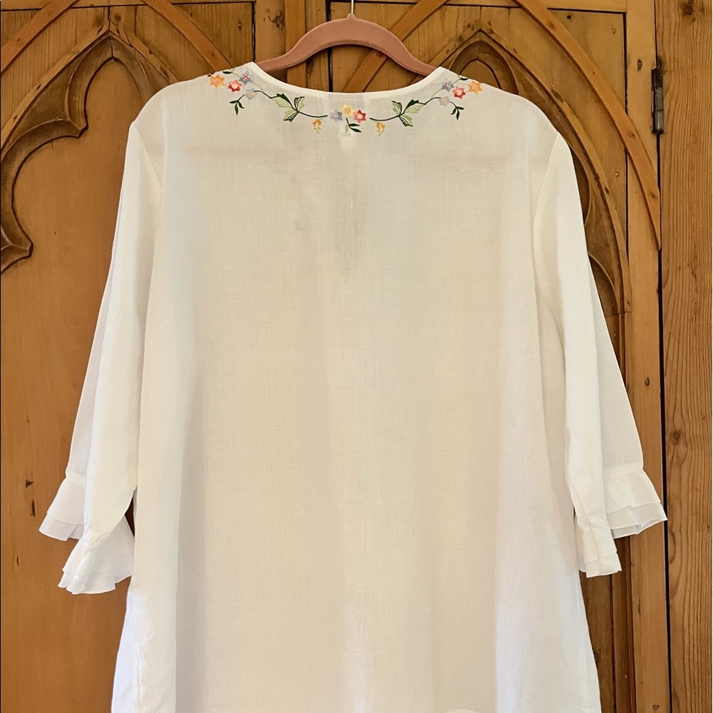 Talbots White Linen Blouse with Floral Embroidery - Picture 4 of 6